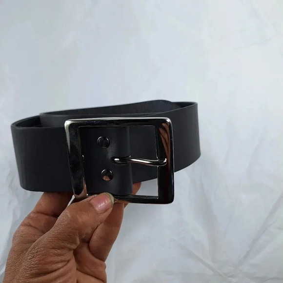 Buckle My Belt Full Grain Leather Belt 49 Inches in Length Black Made in the UK - Picture 4 of 10